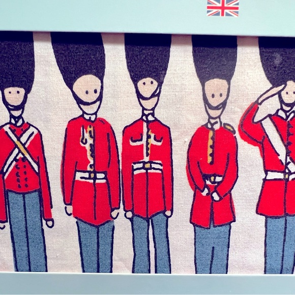 Cath Kidston London NWT Classic London Guards Multi Standard Pillowcase Pair - Picture 3 of 7